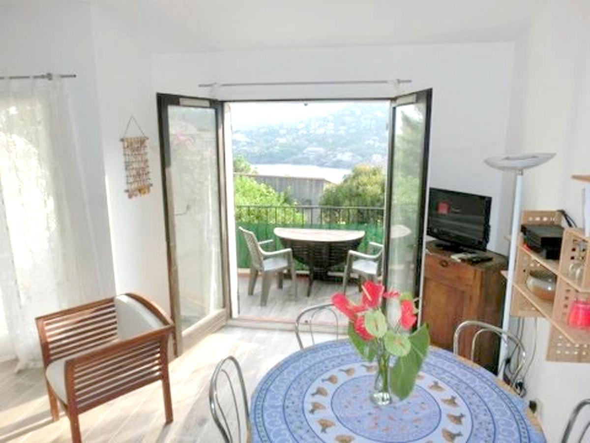 Studio A Theoule Sur Mer A 400 M De La Plage Avec Vue Sur La Mer Terrasse Amenagee Et Wifi Appartement Buitenkant foto